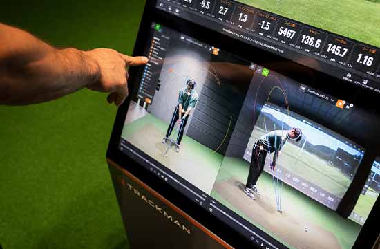 前・後方カメラとAIモーションによるスイング解析